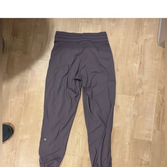 Lululemon Dance Joggers in Light Lavender Mauve Color Size 6 - Picture 3 of 4